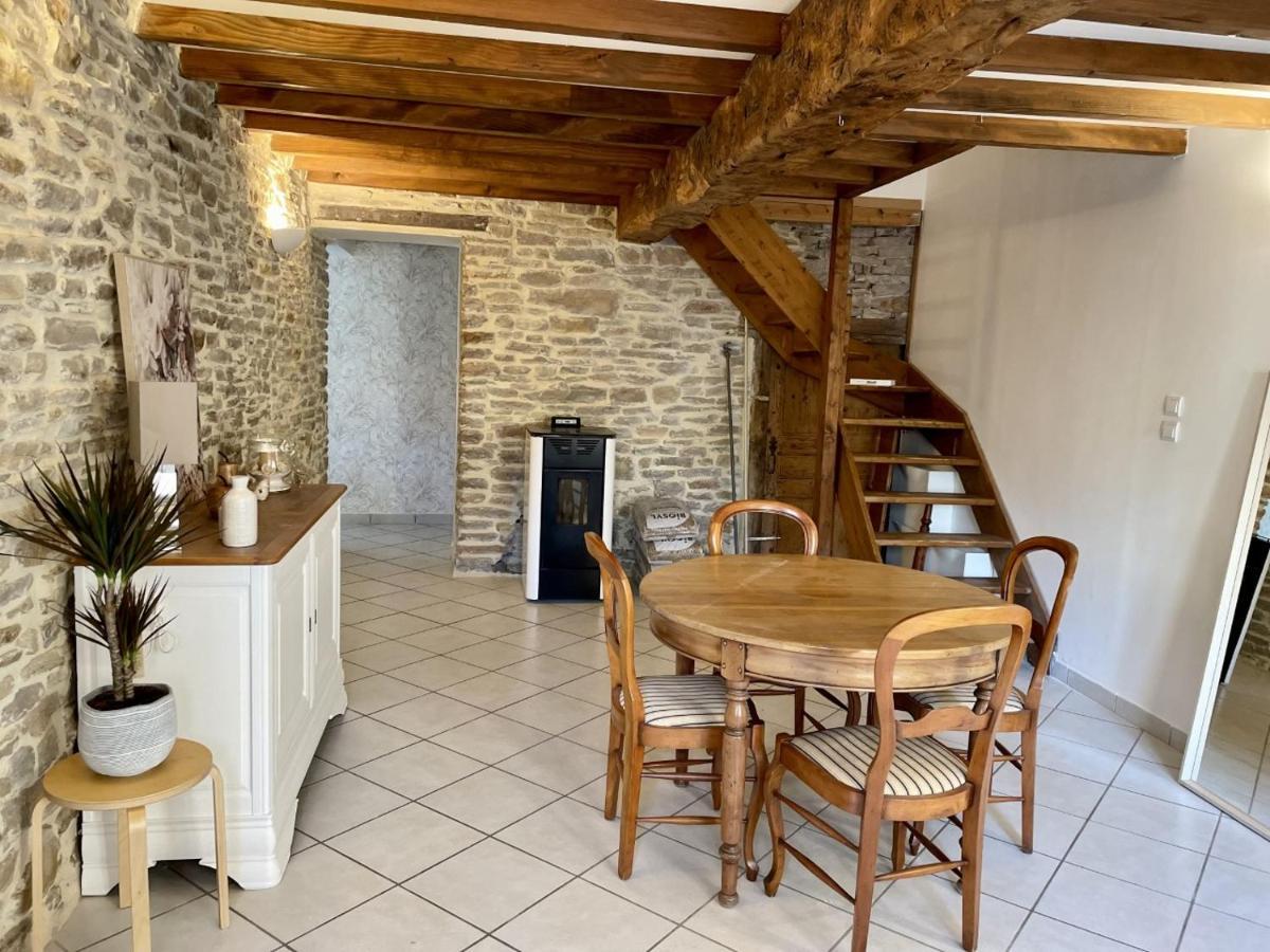 Villa Les Glycines Hieres-Sur-Amby Exterior foto